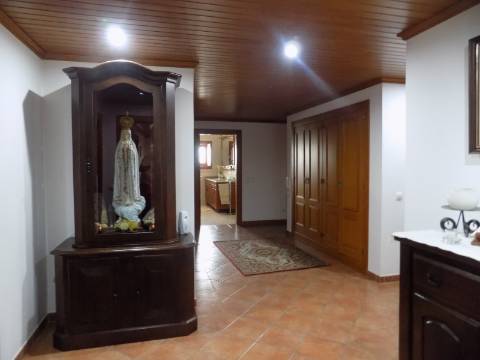 Quinta c/ Casa Tipo Bi Familiar e Armazém