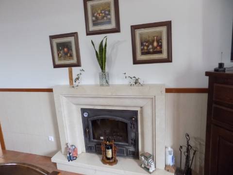 Quinta c/ Casa Tipo Bi Familiar e Armazém