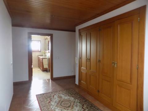 Quinta c/ Casa Tipo Bi Familiar e Armazém