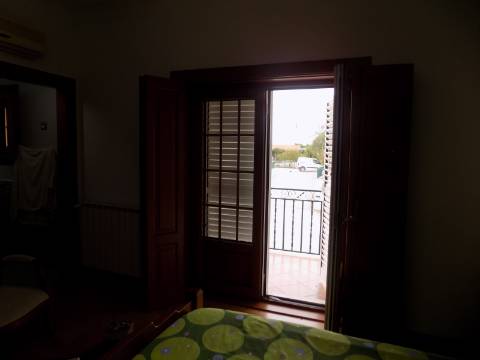 Quinta c/ Casa Tipo Bi Familiar e Armazém