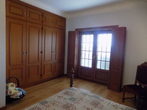 Quinta c/ Casa Tipo Bi Familiar e Armazém