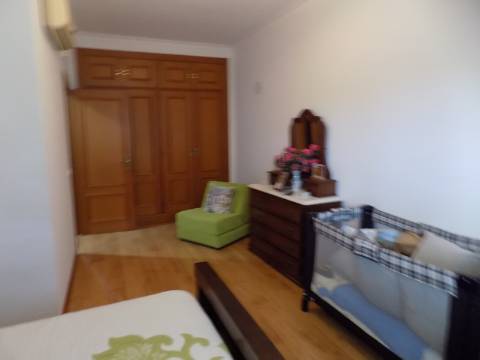 Quinta c/ Casa Tipo Bi Familiar e Armazém