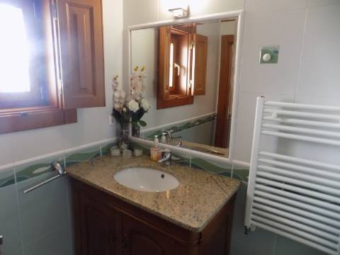 Quinta c/ Casa Tipo Bi Familiar e Armazém