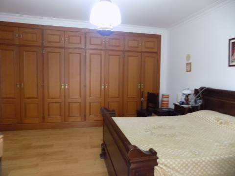 Quinta c/ Casa Tipo Bi Familiar e Armazém