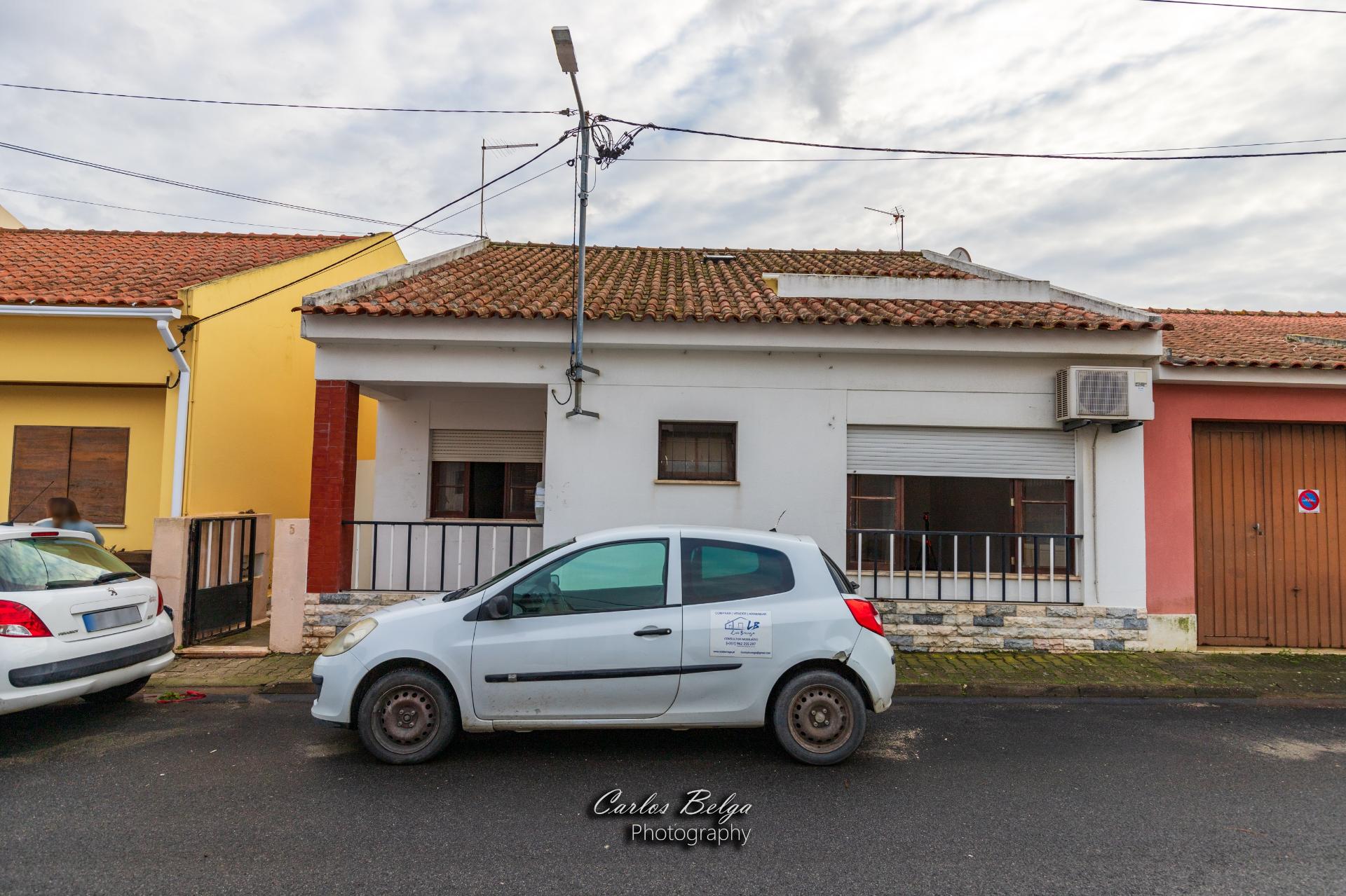 Moradia Independente na Vila de Grândola - Oportunidade Única de Investimento