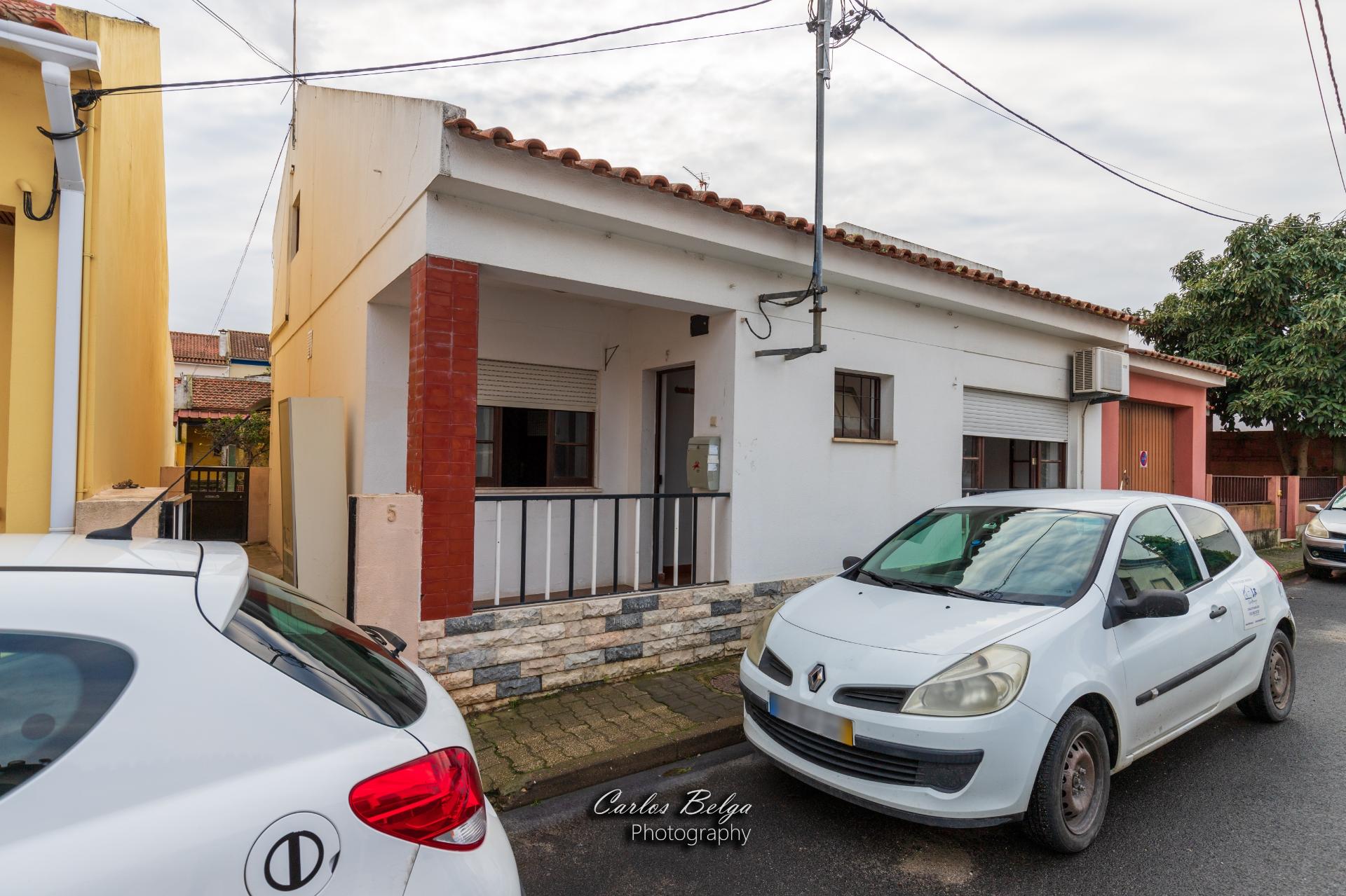 Moradia Independente na Vila de Grândola - Oportunidade Única de Investimento