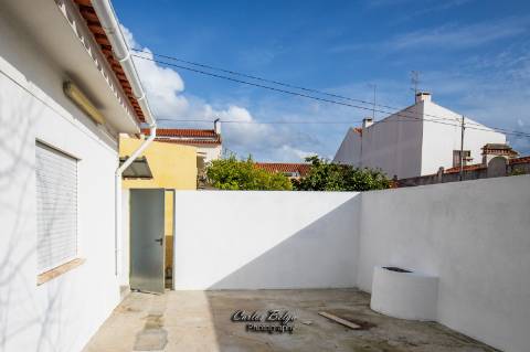 Moradia Independente na Vila de Grândola - Oportunidade Única de Investimento