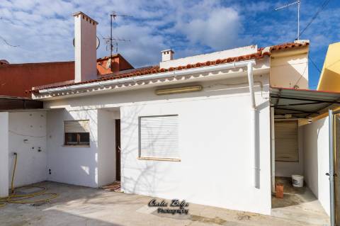 Moradia Independente na Vila de Grândola - Oportunidade Única de Investimento