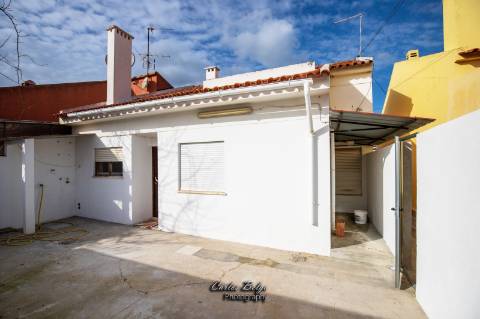 Moradia Independente na Vila de Grândola - Oportunidade Única de Investimento