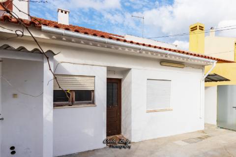 Moradia Independente na Vila de Grândola - Oportunidade Única de Investimento