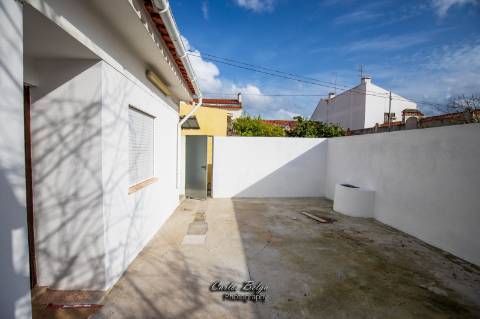 Moradia Independente na Vila de Grândola - Oportunidade Única de Investimento