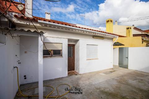 Moradia Independente na Vila de Grândola - Oportunidade Única de Investimento