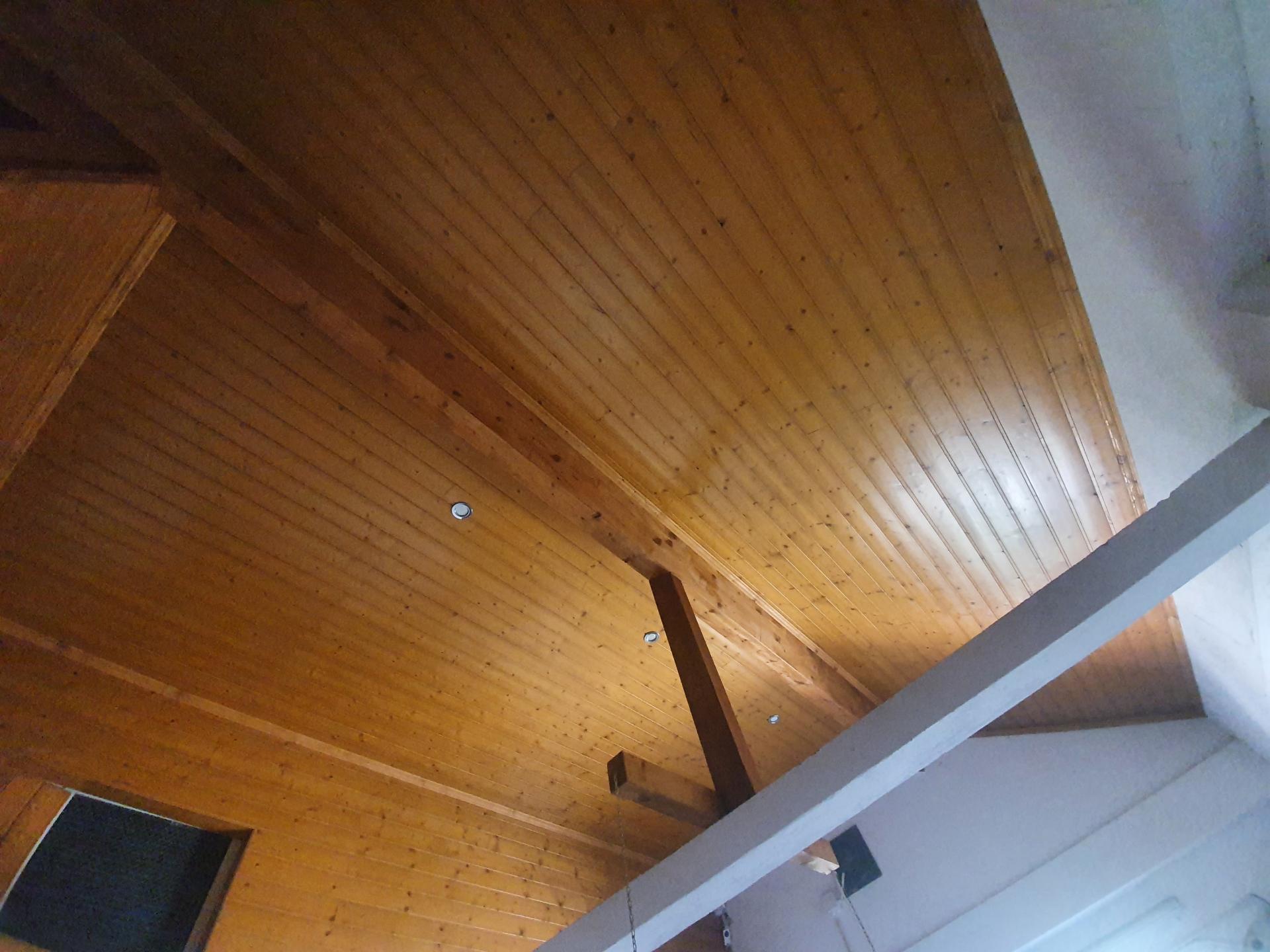 Moradia T2 (potencial a aumentar ) e inclui - espaço comercial