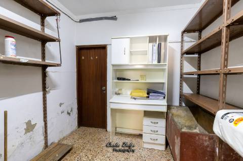 Moradia T2 (potencial a aumentar ) e inclui - espaço comercial