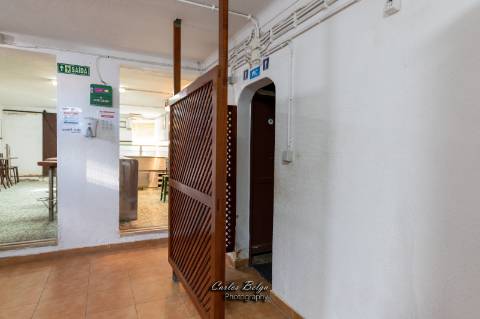 Moradia T2 (potencial a aumentar ) e inclui - espaço comercial