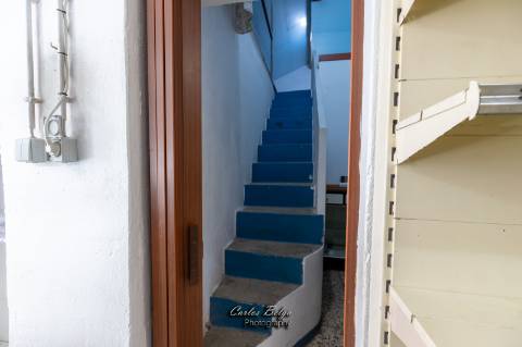 Moradia T2 (potencial a aumentar ) e inclui - espaço comercial