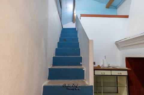 Moradia T2 (potencial a aumentar ) e inclui - espaço comercial