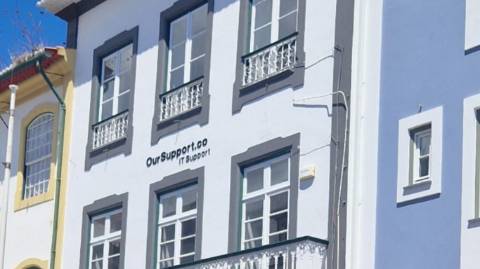 Prédio no Centro Histórico de Angra do Heroísmo a 50 mts da baía para reabilitar