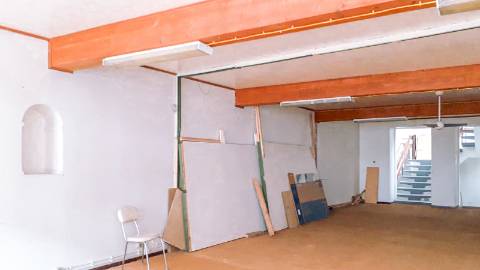 Prédio no Centro Histórico de Angra do Heroísmo a 50 mts da baía para reabilitar