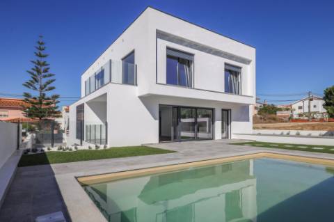 Moradia Isolada com Piscina na Sobreda da Caparica