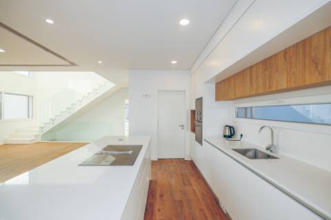 Moradia Isolada com Piscina na Sobreda da Caparica