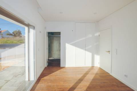 Moradia Isolada com Piscina na Sobreda da Caparica