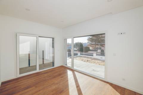 Moradia Isolada com Piscina na Sobreda da Caparica