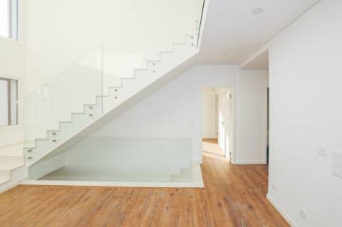 Moradia Isolada com Piscina na Sobreda da Caparica