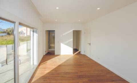 Moradia Isolada com Piscina na Sobreda da Caparica