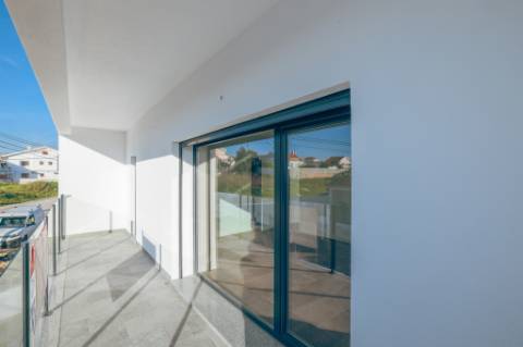 Moradia Isolada com Piscina na Sobreda da Caparica