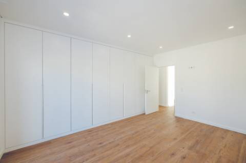 Moradia Isolada com Piscina na Sobreda da Caparica