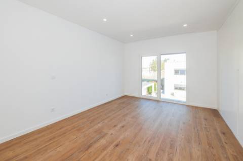 Moradia Isolada com Piscina na Sobreda da Caparica