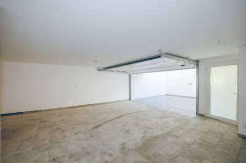 Moradia Isolada com Piscina na Sobreda da Caparica