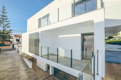 Moradia Isolada com Piscina na Sobreda da Caparica