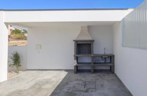 Moradia Isolada com Piscina na Sobreda da Caparica