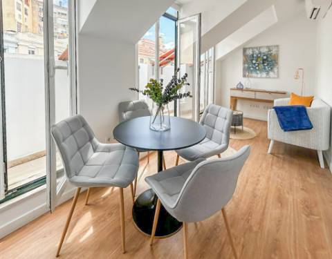 T2 em São Vicente, com vista rio, perto do Campo de Santa Clara, do Panteão Nacional, de Santa Apolónia. Pronto a entrar!