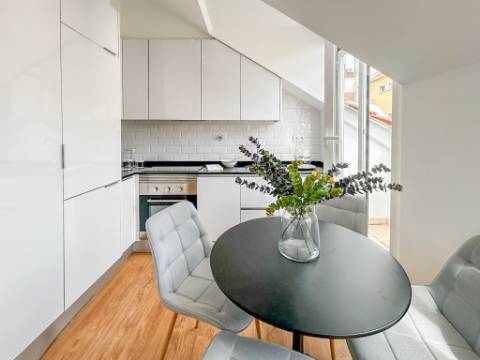 T2 em São Vicente, com vista rio, perto do Campo de Santa Clara, do Panteão Nacional, de Santa Apolónia. Pronto a entrar!