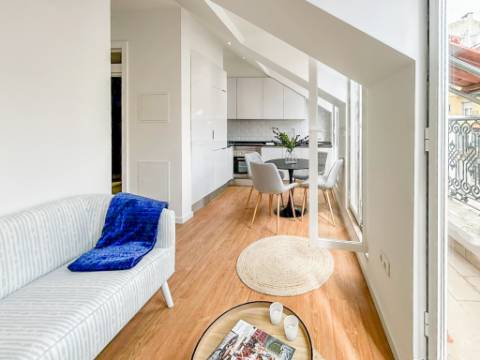 T2 em São Vicente, com vista rio, perto do Campo de Santa Clara, do Panteão Nacional, de Santa Apolónia. Pronto a entrar!