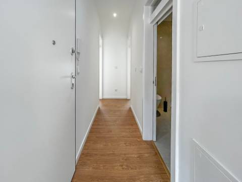 T2 em São Vicente, com vista rio, perto do Campo de Santa Clara, do Panteão Nacional, de Santa Apolónia. Pronto a entrar!