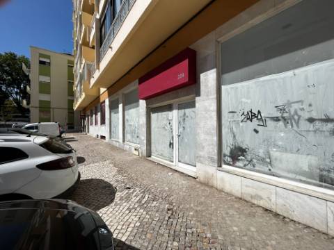 Loja com terraço em Santo André, Barreiro