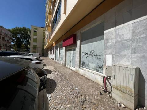 Loja com terraço em Santo André, Barreiro