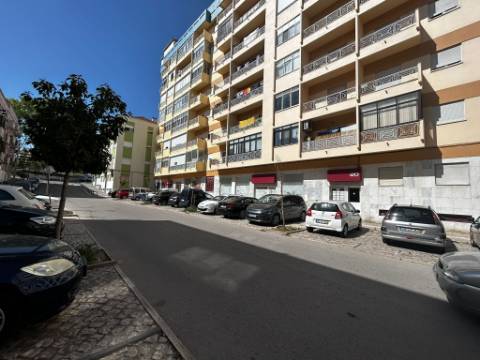 Loja com terraço em Santo André, Barreiro