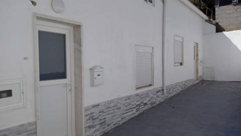 2 Moradias remodeladas na Ajuda com rentabilidade