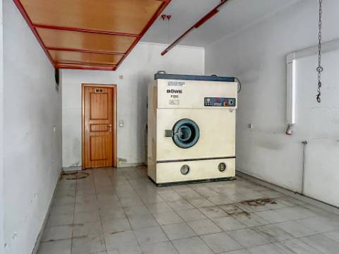 Espaço comercial à venda em Belas, Queluz