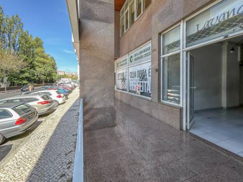 Espaço comercial à venda em Belas, Queluz