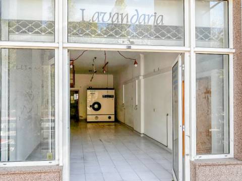 Espaço comercial à venda em Belas, Queluz