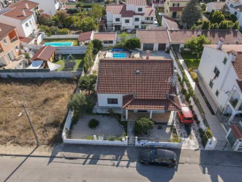 Moradia Isolada V3 + 1 em Azeitão