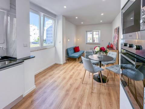Apartamento T3 remodelado em Benfica, Lisboa