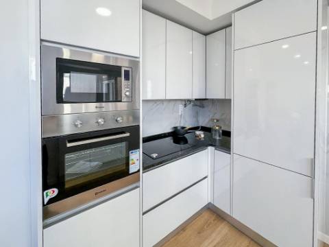 Apartamento T3 remodelado em Benfica, Lisboa