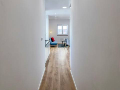 Apartamento T3 remodelado em Benfica, Lisboa